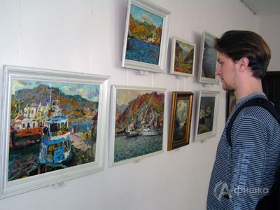 Картины коллективной выставки белгородских художников вызвали большой интерес у белгородцев