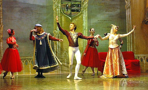 В Белгороде на сцене МКЦ БелГУ показали антрепризный балет «Лебединое озеро»
