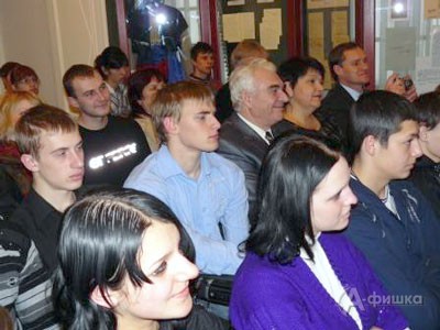 Зрители разных возрастов с большим вниманием слушали стихи и песни Сергея Постолова