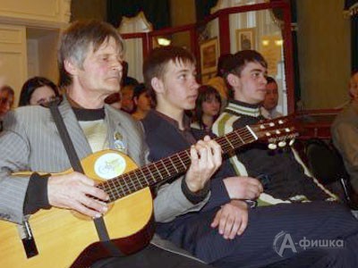 С. Постолов и участники клуба авторской песни