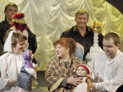 Артисты театра кукол Белгорода. В первом ряду справа - актер П. Роднин 