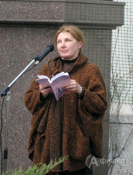 Поэтесса Наталья Дроздова поздравила Литературный музей с днем рождения и прочла свои стихи