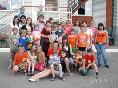 Встреча воспитанников и воспитателей Ровеньского детского дома со студентами Белгорода в рамках благотворительной акции «Тепло сердец в подарок детям»