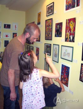 Отец и дочь Колегаевы на собственной выставке в Белгороде