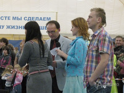 На фото крайний справа – член Президиума Ассоциации современного эстрадного танца Украины, судья международной категории IDF Сергей Аникеев 