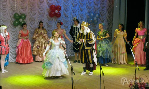 На сцене ДШИ №1 Белгорода актеры детского музыкального театра