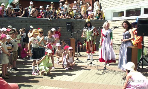 Детский праздник на открытой площадке ПБМ в Пушкинский день России