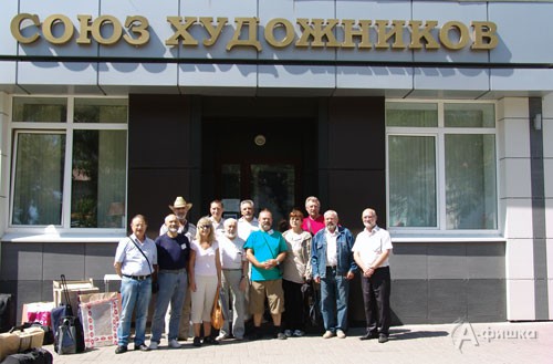Коллективное фото участников Международного славянского пленэра (Белгород)