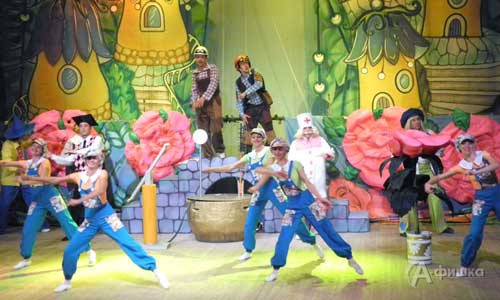 Сцена из премьерного музыкального спектакля «Незнайка» Белгородского детского музыкального театра