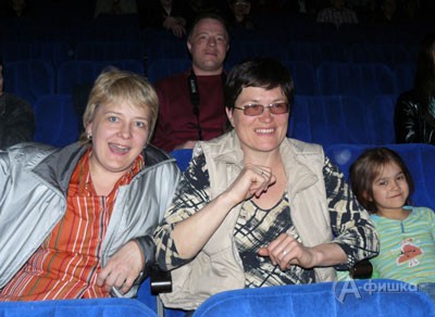 Юлия и Елена, впервые побывавшие на концерте, несмотря на «опьянение» децибелами, приобрели «Дороги» и с этого дня стали рок-почитательницами этой группы