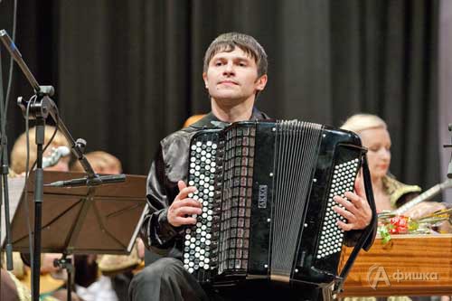 Солист оркестра русских народных инструментов Белгородской филармонии Александр Сахарчук