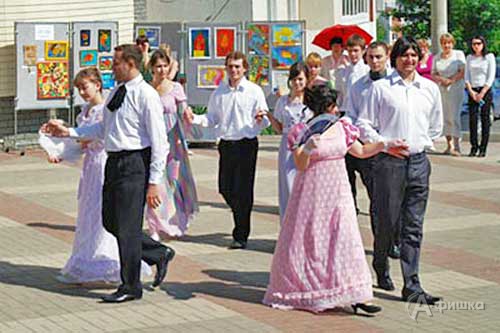 Украшением пушкинских праздников в Пушкинской библиотеке-музее становятся выступления театральной студии «Сфера»