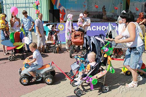 Парад колясок в Белгороде: тарантас для четверых