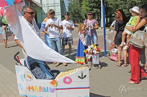 Парад колясок в Белгороде: Кораблик