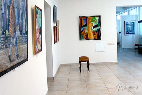Фрагмент экспозиции выставки «Художник и модель» в выставочном зале «Родина»