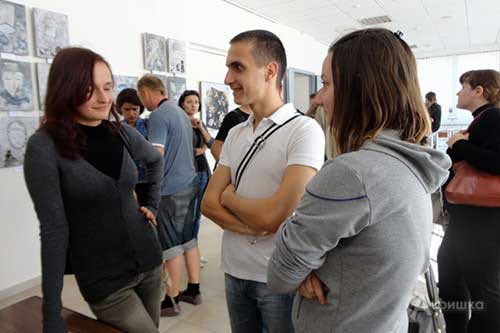 Студенты из Сербии на открытии выставки своего земляка