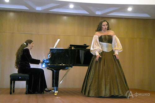 Светлана Ломоносова (сопрано) и Людмила Петрова (фортепиано)