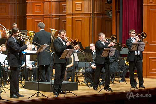 На сцене Белгородской филармонии — Концертный оркестр духовых инструментов