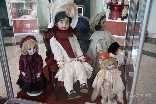 Выставка антикварных кукол «Волшебный мир старинных кукол» в Белгородском художественном музее