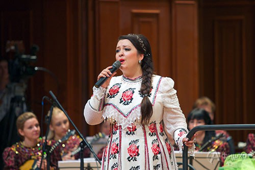 Ольга Чиркова на сцене Большого зала Белгородской филармонии