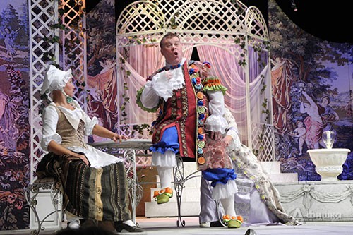Сцена из спектакля «Мещанин во дворянстве», закрывающего 77-й сезон БГАДТ им. Щепкина