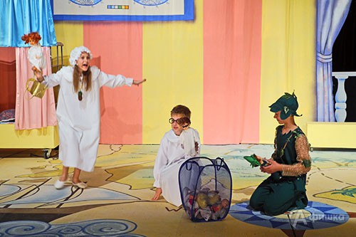 Сцена из мюзикла «Питер Пэн» в постановке Белгородского детского музыкального театра