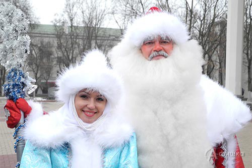 Главный Дед Мороз Белгорода и его внучка Снегурочка передали свои поздравления читателям Афишки