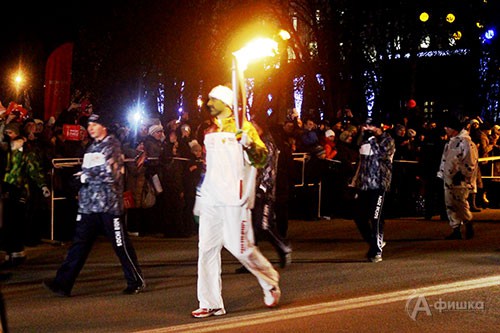 Сергей Тетюхин внёс факел Олимпийского огня на Соборную площадь Белгорода