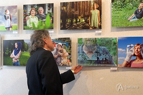 Первые посетители фотовыставки «Божковы: два поколения»