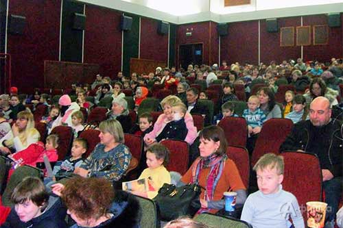В Белгороде прошла благотворительная акция «В кино с родителями»