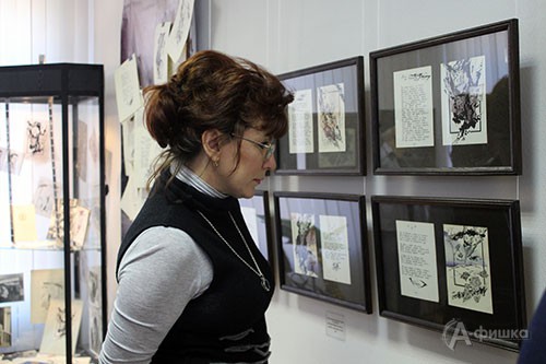 Выставка Ольги Поповой «Погружаясь в вибрации смысла…» в Белгородском литературном музее