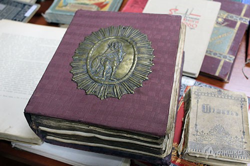 Библионочь в Белгородской универсальной научной библиотеке: редкие книги можно увидеть лишь несколько раз в году