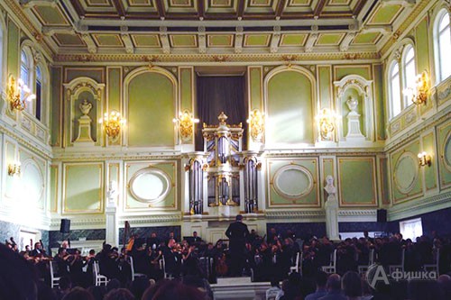 Симфонический оркестр Белгородской филармонии дал концерт в городе белых ночей