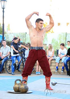 Силовой жонглёр Ибрагим Алиев 