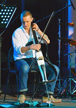 Валерий Михайлов, электровиолончель
