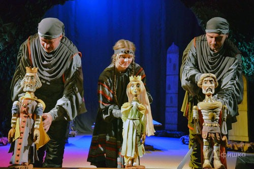 Сцена из спектакля «Руслан и Людмила» в Белгородском театре кукол