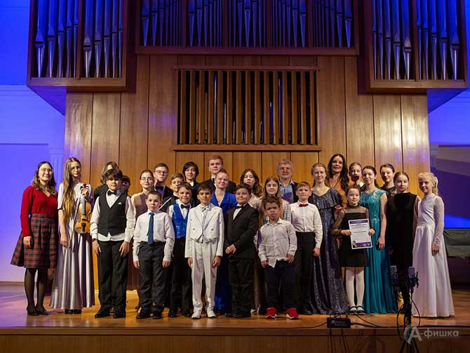 Участники церемонии награждения победителей и финалистов III Международного конкурса юных музыкантов «Моя Россия: музыкальное путешествие»
