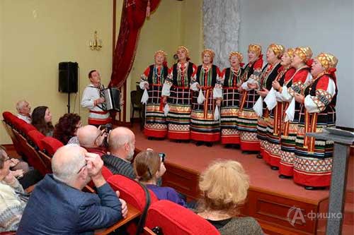 Русские песни в исполнении народного коллектива «Заваленка»