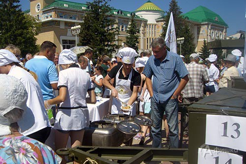 В День города в Белгороде провели кулинарный фестиваль «Русская каша»