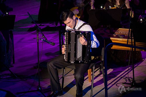 Солист Белгородской филармонии Александр Сахарчук отметил 35-летие концертом «Соло для баяна с оркестром»