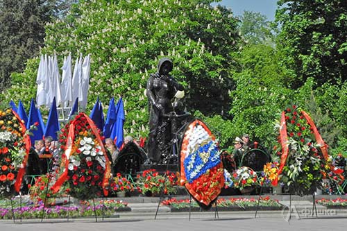 Торжества в Белом городе начались в восемь часов утра с «Волны памяти» 