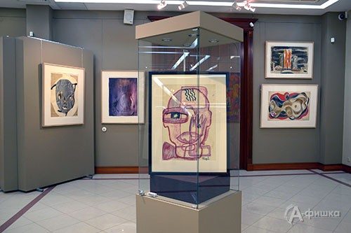 Фрагмент экспозиции выставки «За гранью предметности» в Белгородском государственном художественном музее